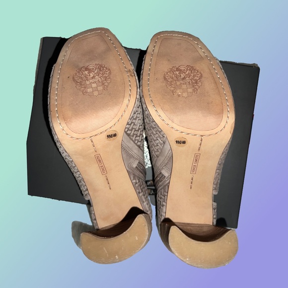 Vince Camuto- Prisha Bootie -Light Taupe Foxy Nubuck- Size:9 -Like New! - Picture 5 of 9